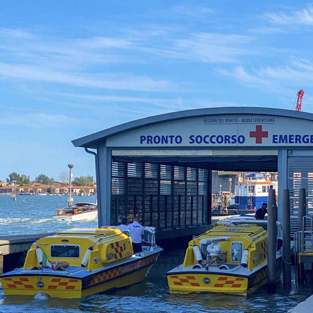 Benátky - Top things to do in Venice - Venice ambulance