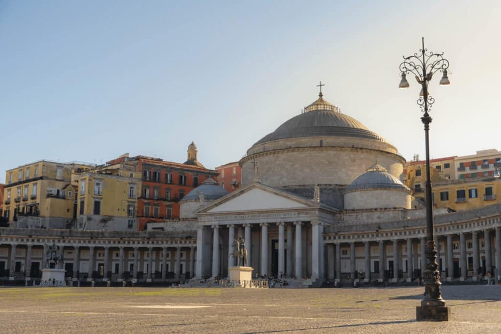 Top things to do in Naples - Piazza del Plebiscito - Neapol